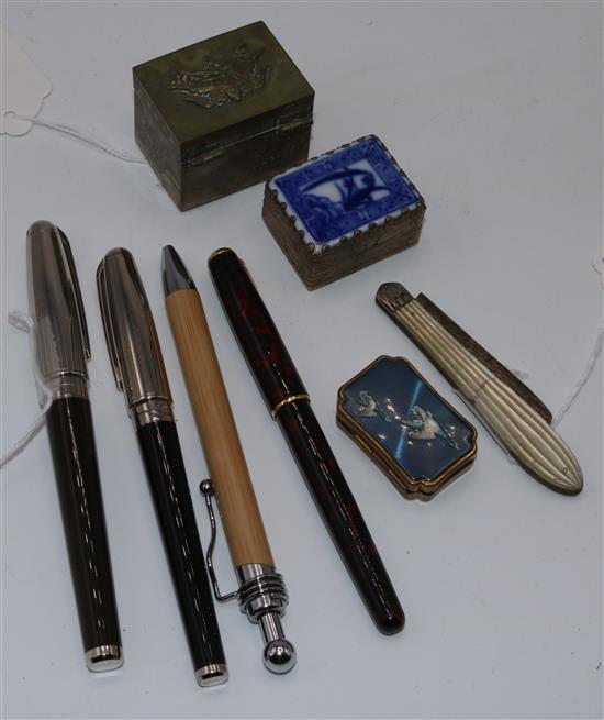 Two Dupont of Paris fountain pens, 18K white gold nibs, a silver-bladed penknife, 3 pill boxes, etc (9)